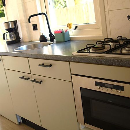 Gezellig Gemoderniseerd Chalet Op De Veluwe Putten Extérieur photo