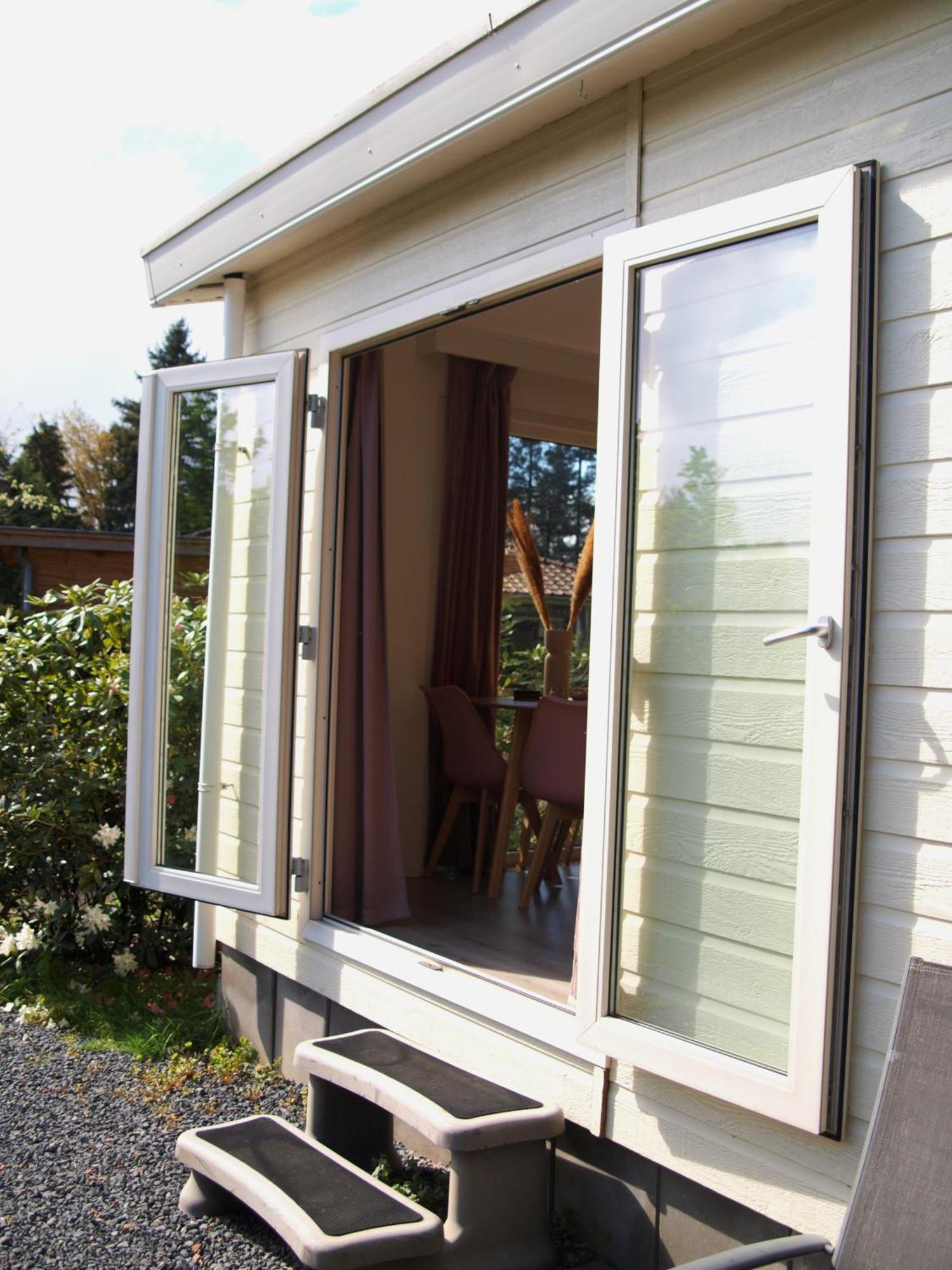 Gezellig Gemoderniseerd Chalet Op De Veluwe Putten Extérieur photo