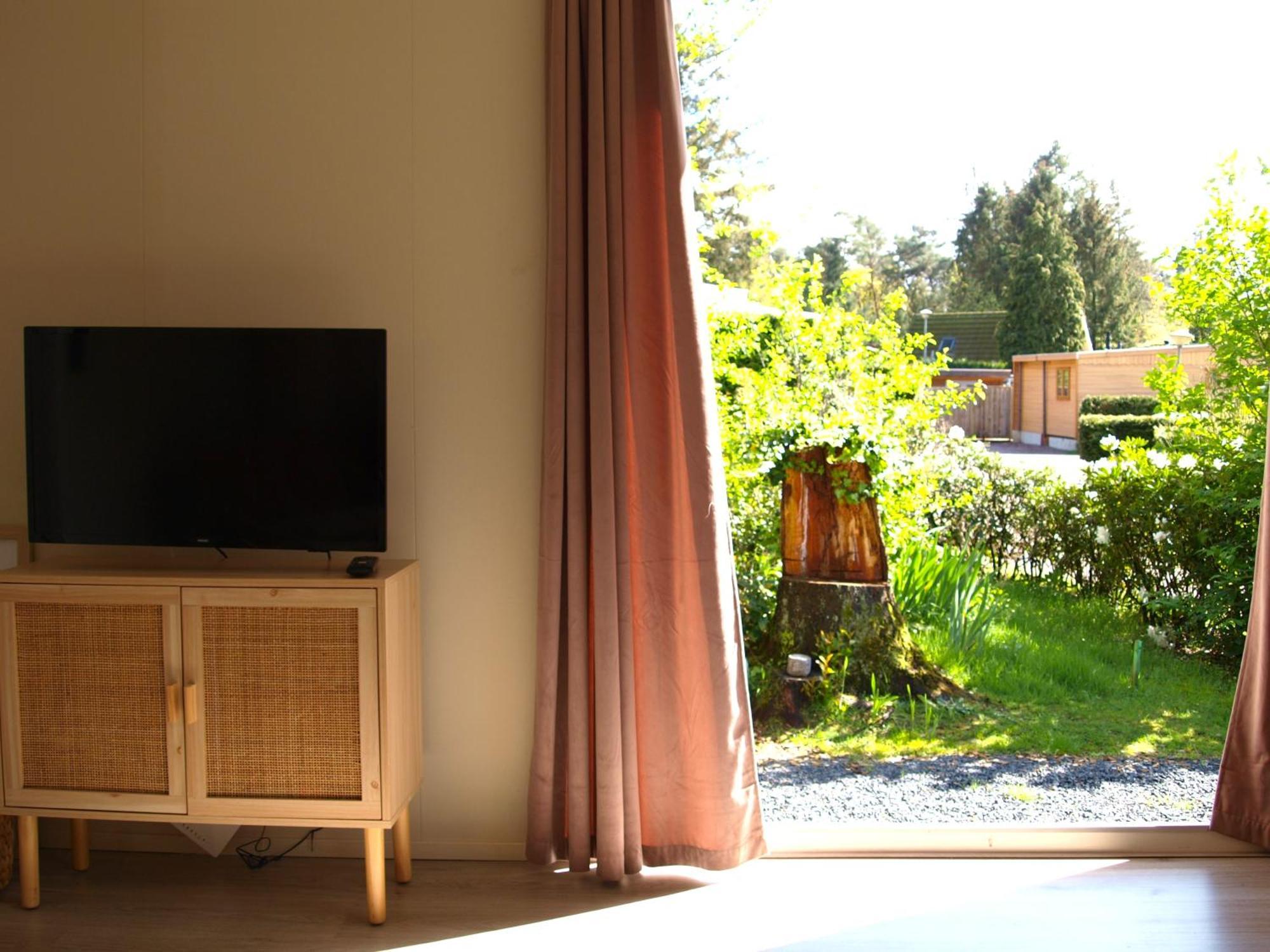 Gezellig Gemoderniseerd Chalet Op De Veluwe Putten Extérieur photo