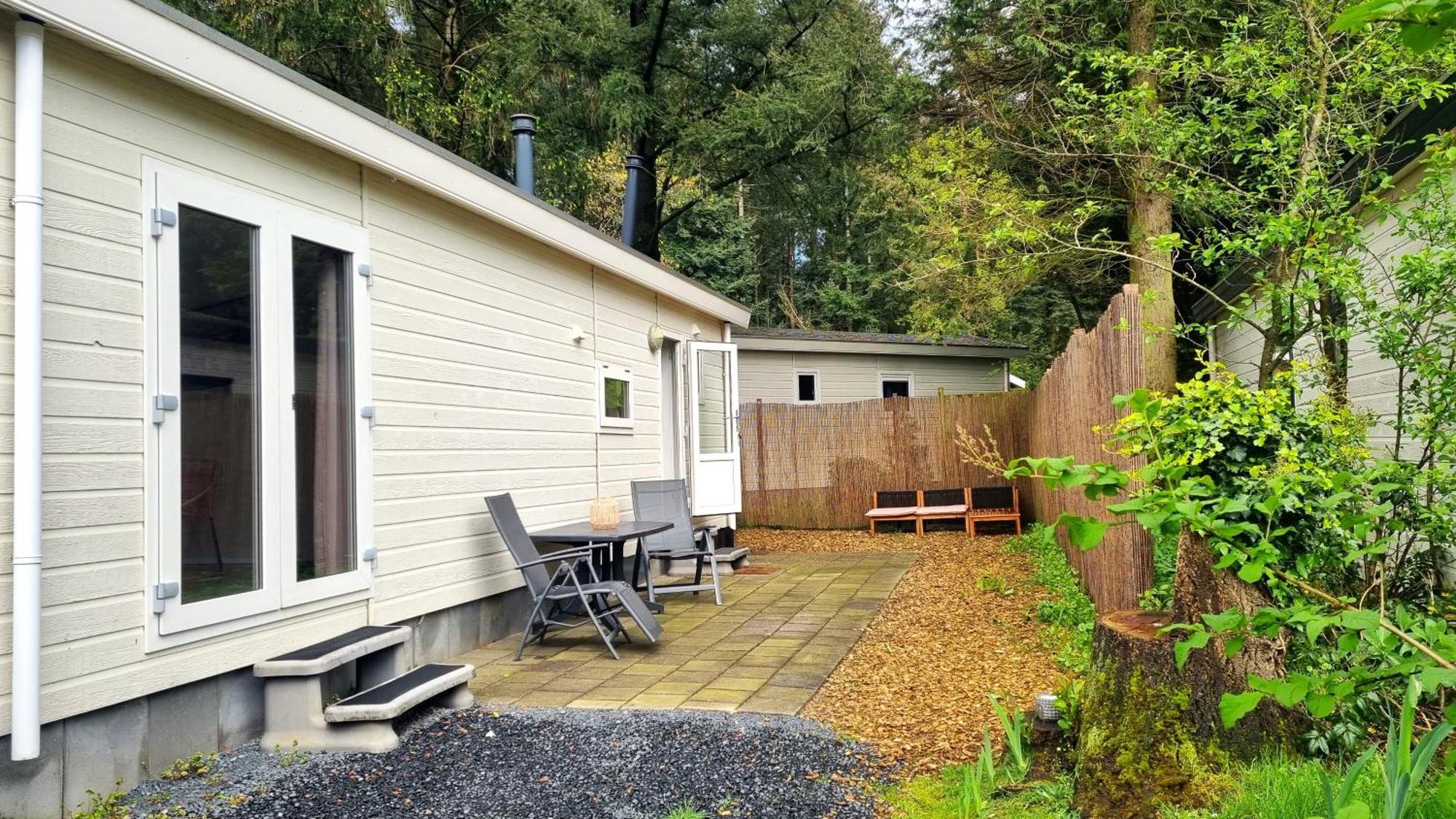 Gezellig Gemoderniseerd Chalet Op De Veluwe Putten Extérieur photo